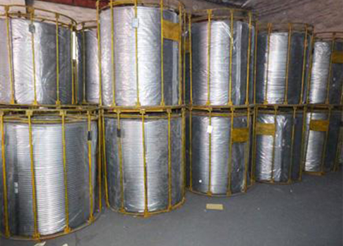 The core wire is made of strip-shaped alloy powder.